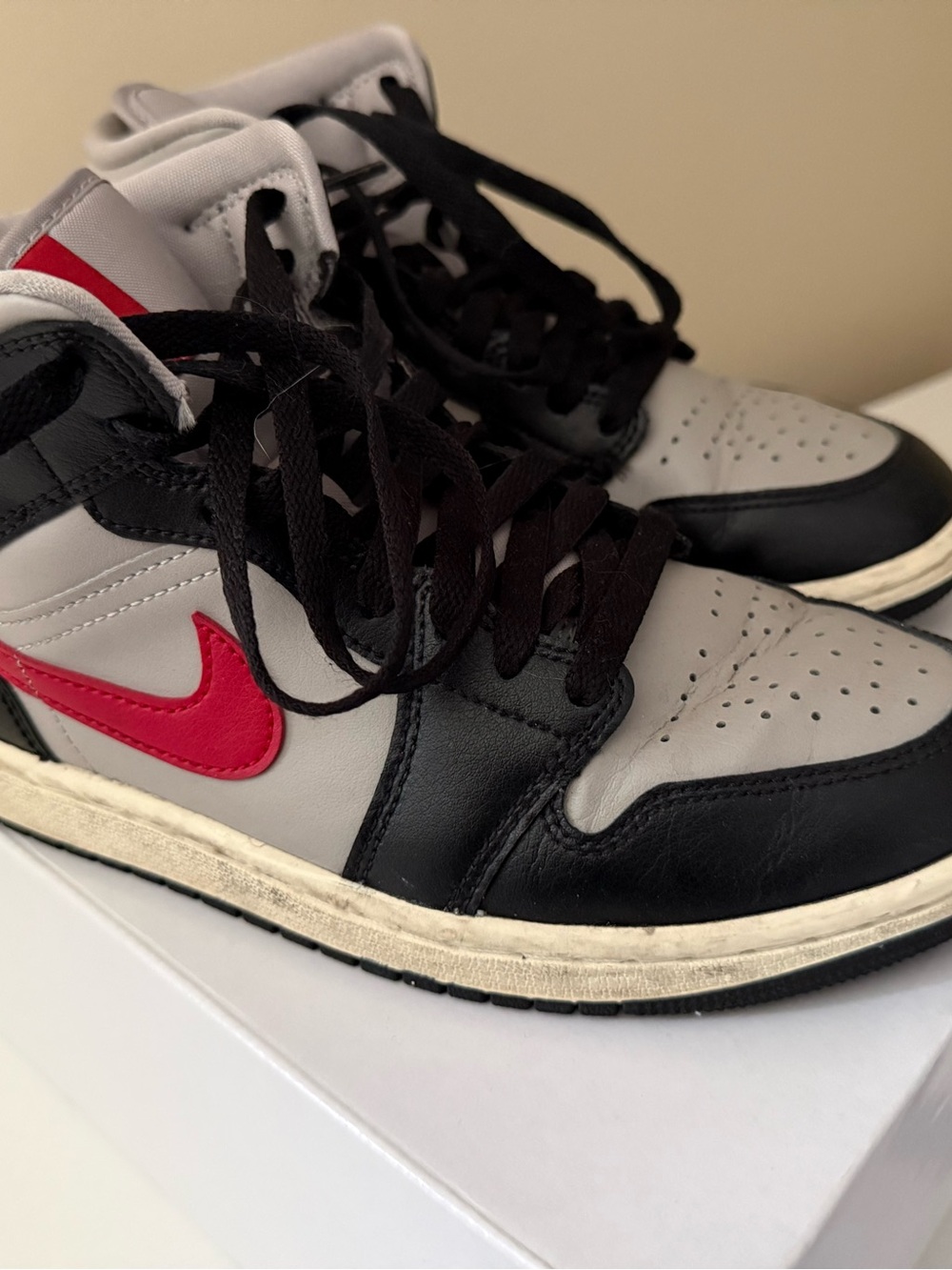 Jordan 1 mid